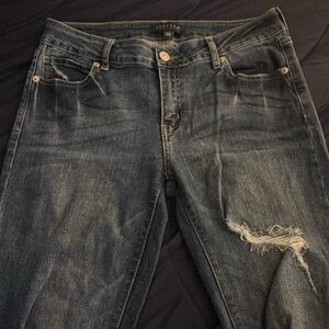Distressed skinny jeans